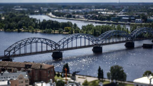 Železnički most preko reke Daugavu u Rigi u Letoniji - Sputnik Srbija