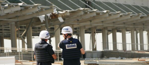 Представници инспекције ОЕБС-а прегледају територију Доњецке станице за пречишћавање воде која се налази на линији додира у Донбасу - Sputnik Србија