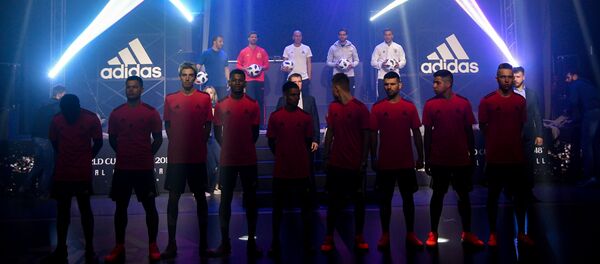 Alesandro del Pjero, Ćabi Alonso, Zinedin Zidan, Kaka i Lukas Podolski na predstavljanju zvanične lopte Telstar 2018 FIFA Svetskog prvenstva 2018 u Moskvi. - Sputnik Srbija