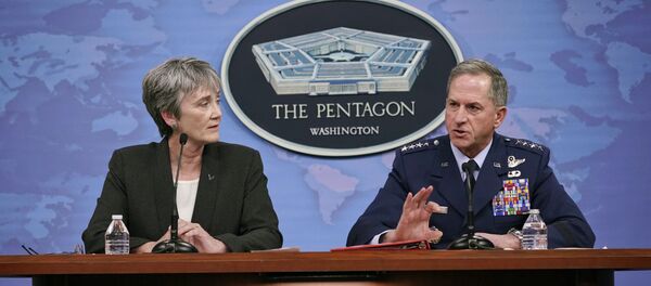 Mинистар америчког ваздухопловства Хедер Вилсон и начелник штаба америчког ваздухопловства генерал Дејвид Голдфин - Sputnik Србија