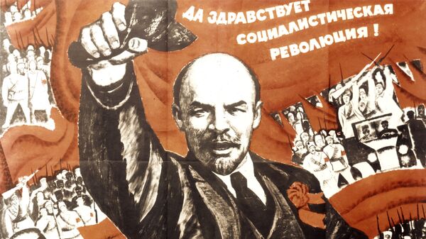 Reprodukcija plakata Živela socijalistička revolucija sa likom Lenjina, umetnika Vladimira Kaljenskog - Sputnik Srbija