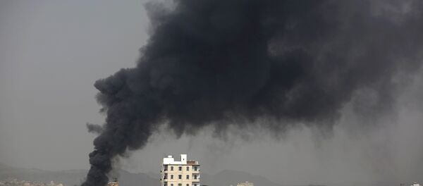 Smoke rises after Saudi-led airstrikes hit a food factory in Sanaa, Yemen. (File) Smoke rises after Saudi-led airstrikes hit a food factory in Sanaa, Yemen. (File) - Sputnik Srbija