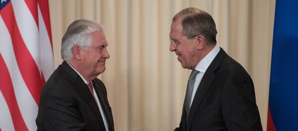 Амерички државни секретар Рекс Тилерсон и министар спољних послова Русије Сергеј Лавров након састанка у Москви - Sputnik Србија