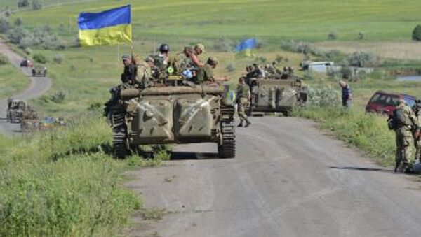 Украјински војници у оклопним возилима на путу у Доњецкој области - Sputnik Србија