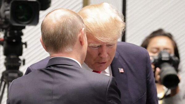 Vladimir Putin i Donald Tramp na APEK - Sputnik Srbija