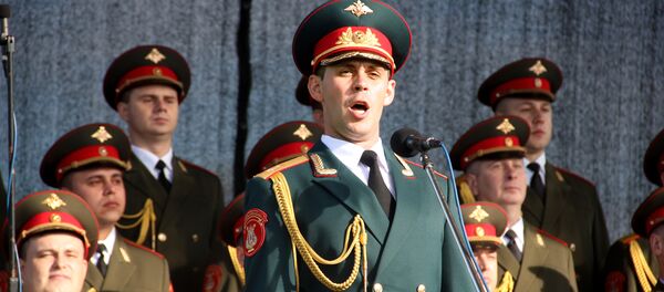 На лицима појединаца могле су се видети и сузе радоснице након што је запевао ансамбл „Александров“, поготову уз нумеру „Тамо далеко“ - Sputnik Србија