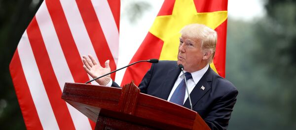 Председник САД Доналд Трамп говори на конференцији за медије у Ханоју у Вијетнаму Председник САД Доналд Трамп говори на конференцији за медије у Ханоју у Вијетнаму - Sputnik Србија