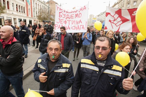 Deo zaposlenih u Pošti Srbije protestovao je ispred sedišta tog preduzeća, u Takovskoj ilici, zbog lošeg materijalnog i socijalnog položaja. Deo zaposlenih u Pošti Srbije protestovao je ispred sedišta tog preduzeća, u Takovskoj ilici, zbog lošeg materijalnog i socijalnog položaja. - Sputnik Srbija