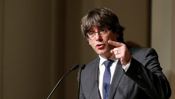 Bivši šef katalonske vlade Karles Pudždemon drži govor u Briselu - Sputnik Srbija