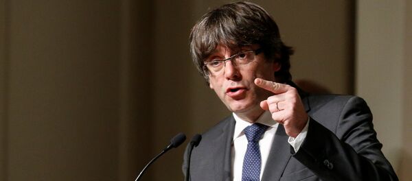 Bivši šef katalonske vlade Karles Pudždemon drži govor u Briselu - Sputnik Srbija