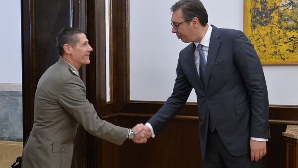 Šef NATO vojne kancelarije za vezu, brigadni general Cezar Marineli i Aleksandar Vučić. - Sputnik Srbija