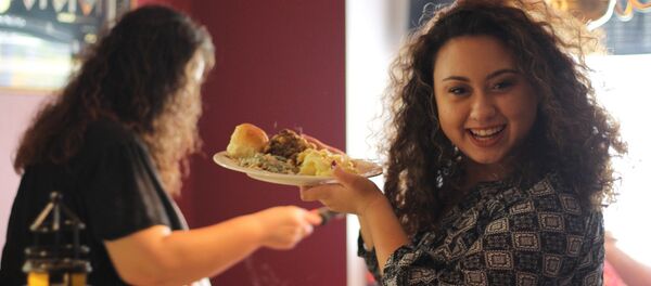 Kućna žurka, večera, gosti, ilustracija. - Sputnik Srbija