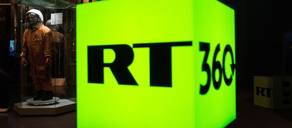 Лого телевизије РТ на представљању првог снимка из отвореног свемира Лого телевизије РТ на представљању првог снимка из отвореног свемира - Sputnik Србија