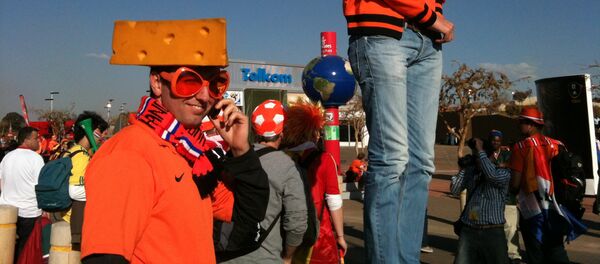 Холанђанин са навијачким шалом - архивска фотографија - Sputnik Србија