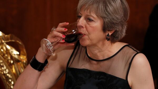 Britain's Prime Minister Theresa May drinks a toast at the Lord Mayor's Banquet at the Guildhall, in London, Britain - Sputnik Srbija