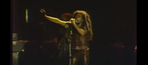 Bob Marli izvodi pesmu „Zimbabve“ u Harareu 17. aprila 1980. godine na proslavi Dana nezavisnosti Bob Marli izvodi pesmu „Zimbabve“ u Harareu 17. aprila 1980. godine na proslavi Dana nezavisnosti - Sputnik Srbija