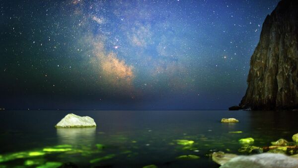 Noćno nebo iznad Bajkalskog jezera - Sputnik Srbija