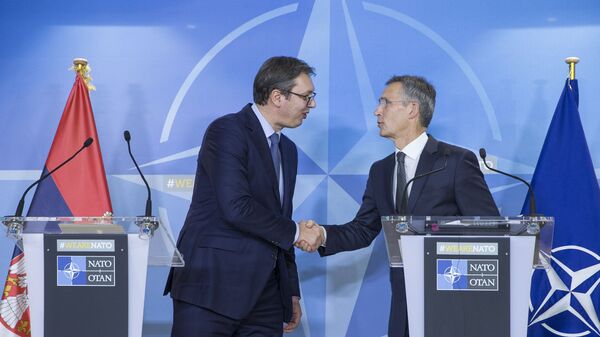 Aleksandar Vučić sa Jensom Stoltenbergom u sedištu NATO-a u Briselu - Sputnik Srbija
