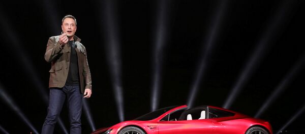 Директор компаније Тесла Илон Маск представља аутомобил Roadster 2 у Калифорнији Директор компаније Тесла Илон Маск представља аутомобил Roadster 2 у Калифорнији - Sputnik Србија