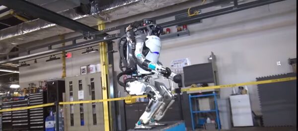 Робот Атлас Робот Атлас - Sputnik Србија