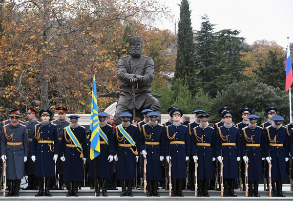 Spomenik imperatoru Aleksandru Trećem na Jalti Spomenik imperatoru Aleksandru Trećem na Jalti - Sputnik Srbija