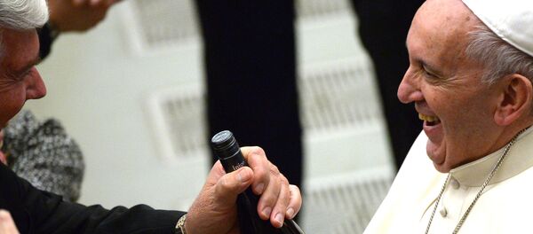 Papa Franja obožava vino kadarke - Sputnik Srbija