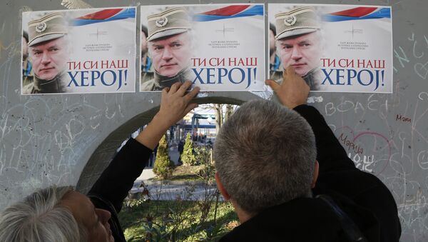Posteri podrške Ratku Mladiću u Bratuncu - Sputnik Srbija