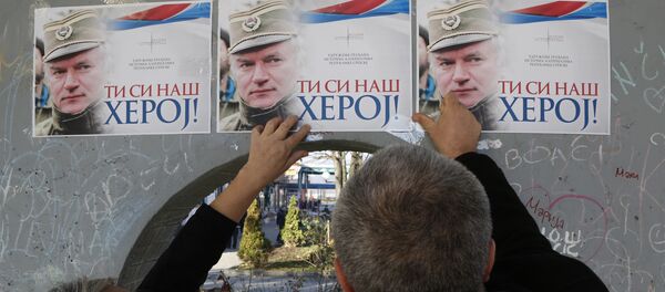 Posteri podrške Ratku Mladiću u Bratuncu Posteri podrške Ratku Mladiću u Bratuncu - Sputnik Srbija
