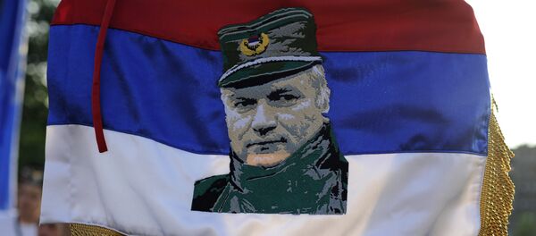 Застава са ликом Ратка Младића Застава са ликом Ратка Младића - Sputnik Србија