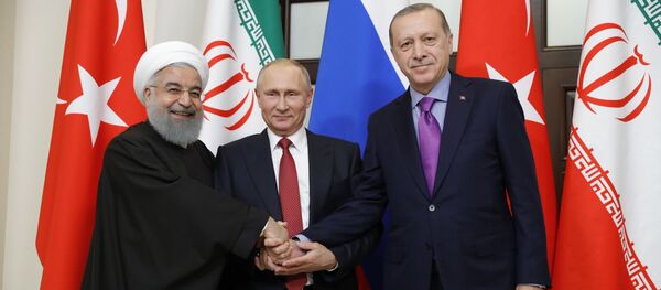 Predsednik Irana Hasan Rohani, predsednik RF Vladimir Putin i predsednik Turske Redžep Tajip Erdogan u Sočiju. - Sputnik Srbija