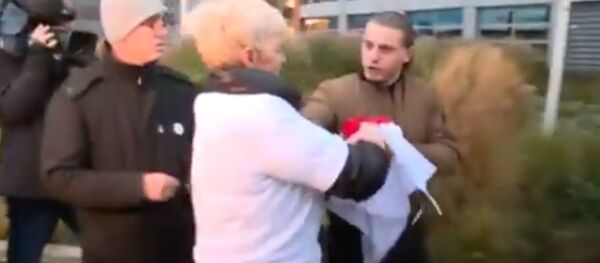 Aleksandar Simić se bori za srpsku zastavu - Sputnik Srbija