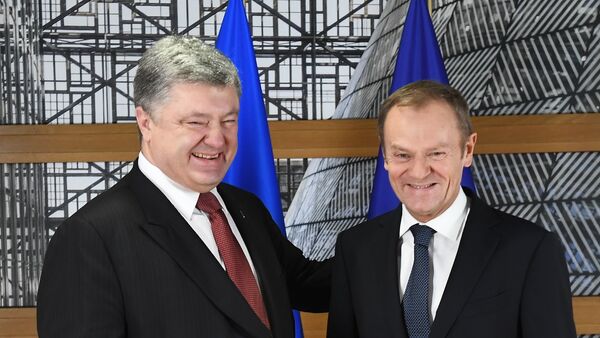 Председник Украјине Петро Порошенко и председник Европског савета Доналд Туск након састанка у Бриселу - Sputnik Србија