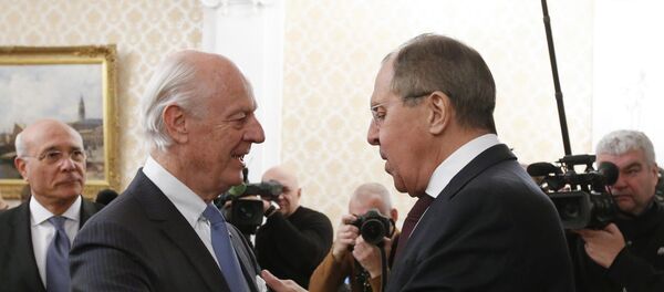 Specijalni izaslanik UN za Siriju Stafan de Mistura i ministar spoljnih poslova Rusije Sergej Lavrov na sastanku u Moskvi Specijalni izaslanik UN za Siriju Stafan de Mistura i ministar spoljnih poslova Rusije Sergej Lavrov na sastanku u Moskvi - Sputnik Srbija