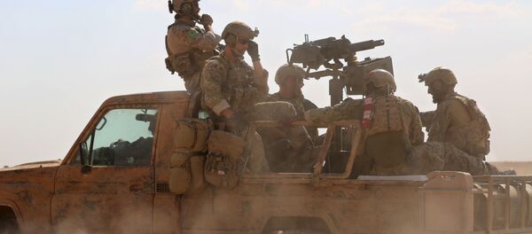 Амерички војници у војном возилу у селу северне сиријске провинције Рака - Sputnik Србија