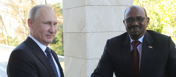 Predsednici Rusije i Sudana Vladimir Putin i Omar Bašir Predsednici Rusije i Sudana Vladimir Putin i Omar Bašir - Sputnik Srbija