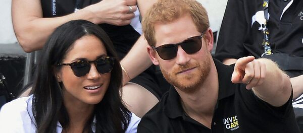 Britanski princ Hari sa devojkom Megan Markl Britanski princ Hari sa devojkom Megan Markl - Sputnik Srbija