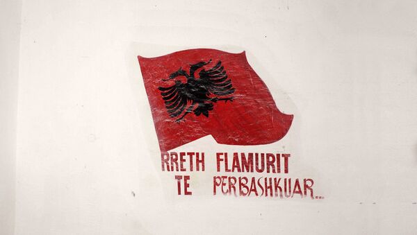 Zastava Albanije i poruka: Ujedinjeni pod jednom zastavom - Sputnik Srbija