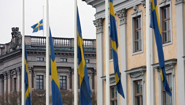 Заставе Шведске испред зграде Министарства спољних послова у Стокхолму - Sputnik Србија