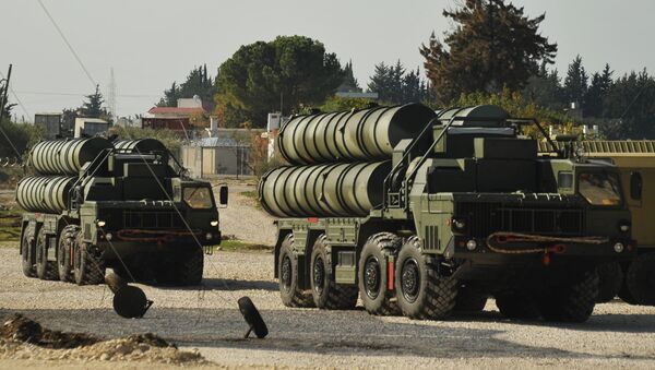 Лансирни противракетни систем С-400 у војној бази Хмејмим у Сирији - Sputnik Србија