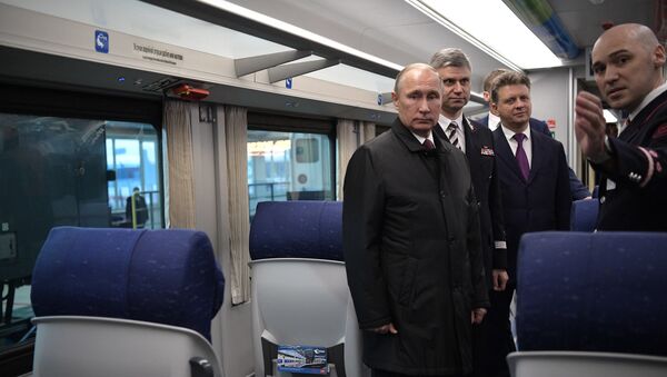Председник Русије Владимир Путин током посете железничке станице Москва-Кијевска - Sputnik Србија
