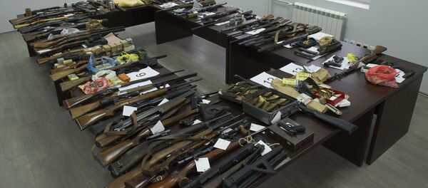 Pripadnici MUP-a u više odvojenih akcija uhapsili 139 osoba zbog sumnje da su počinili krivična dela neovlašćena proizvodnja i stavljanje u promet opojnih droga i nedozvoljena proizvodnja, držanje, nošenje i promet oružja i eksplozivnih materija. - Sputnik Srbija