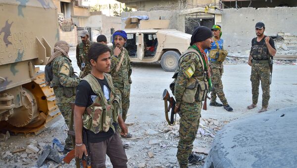 Борци курдских одреда самоодбране и Демократских снага Сирије у Раки - Sputnik Србија
