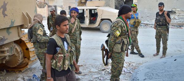 Борци курдских одреда самоодбране и Демократских снага Сирије у Раки Борци курдских одреда самоодбране и Демократских снага Сирије у Раки - Sputnik Србија