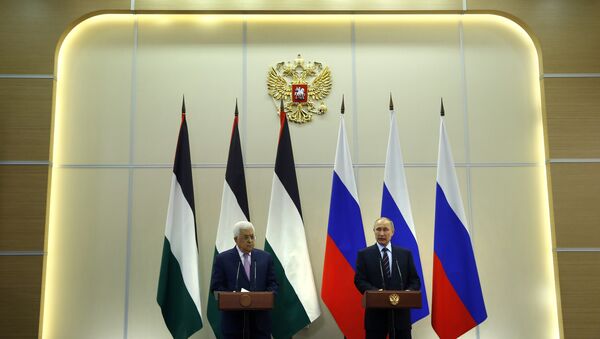 Председници Палестине и Русије Махмуд Абас и Владимир Путин на конференцији за медије након састанка у Сочију - Sputnik Србија