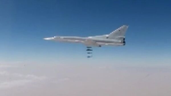 Бомбардер Ту-22М3 бомбардује циљеве у Сирији - Sputnik Србија