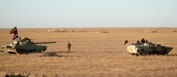 Oklopna vozila na položajima u blizini sirijske granice u Iraku Oklopna vozila na položajima u blizini sirijske granice u Iraku - Sputnik Srbija