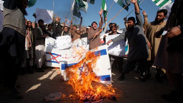 Pripadnici islamističke organizacije u Pakistanu protestuju protiv odluke američkog predsednika Donalda Trampa o priznavanju Jerusalima za prestonicu Izraela - Sputnik Srbija