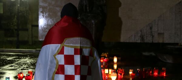 Hrvat sa ustaškom zastavom - Sputnik Srbija