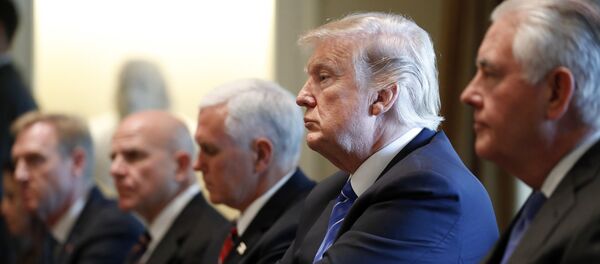 Мајк Пенс, Доналд Трамп и Рекс Тилерсон - Sputnik Србија