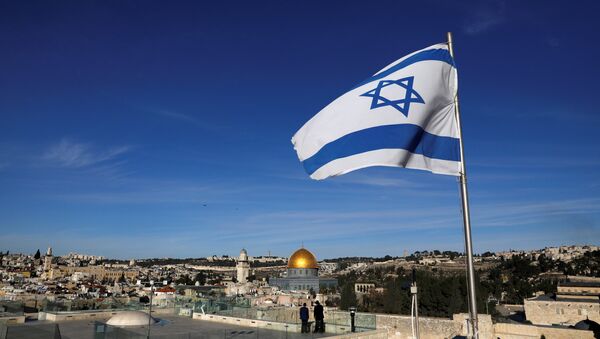 Džamija Al Aksa u Jerusalimu sa izraelskom zastavom - Sputnik Srbija